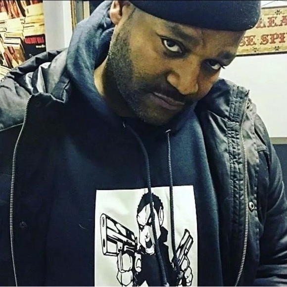 Welcome To Queens Bridge 🌉 Houses Hoodie - Picture 6 of 9